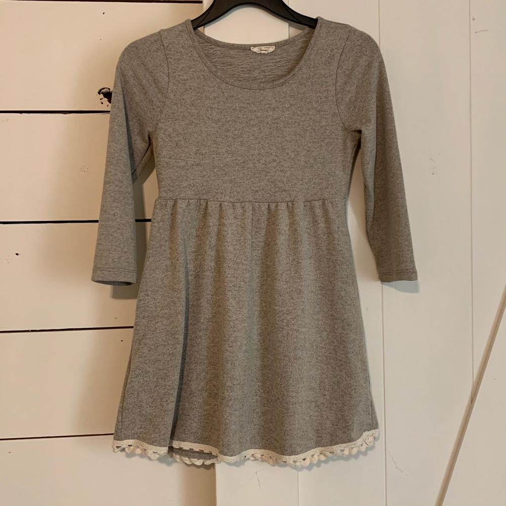 cream/tan girl’s tunic